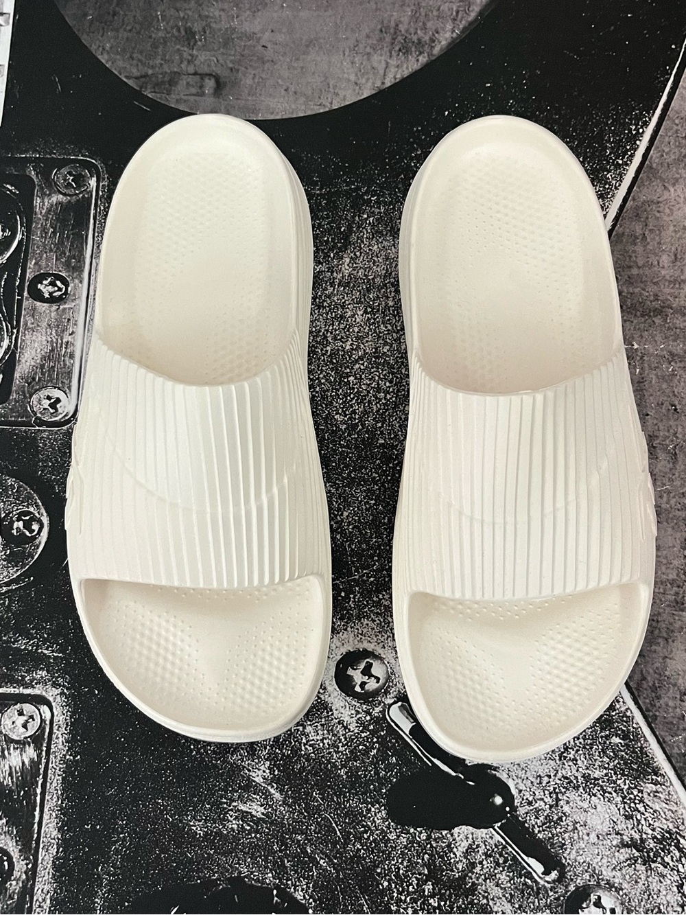 NEW Reebok Slides - Picture 8 of 13